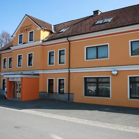 Kalsdorf Zentrum 아파트 *